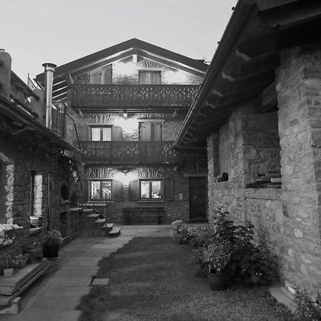 Suite Del Villaggio Sarre ภายนอก รูปภาพ