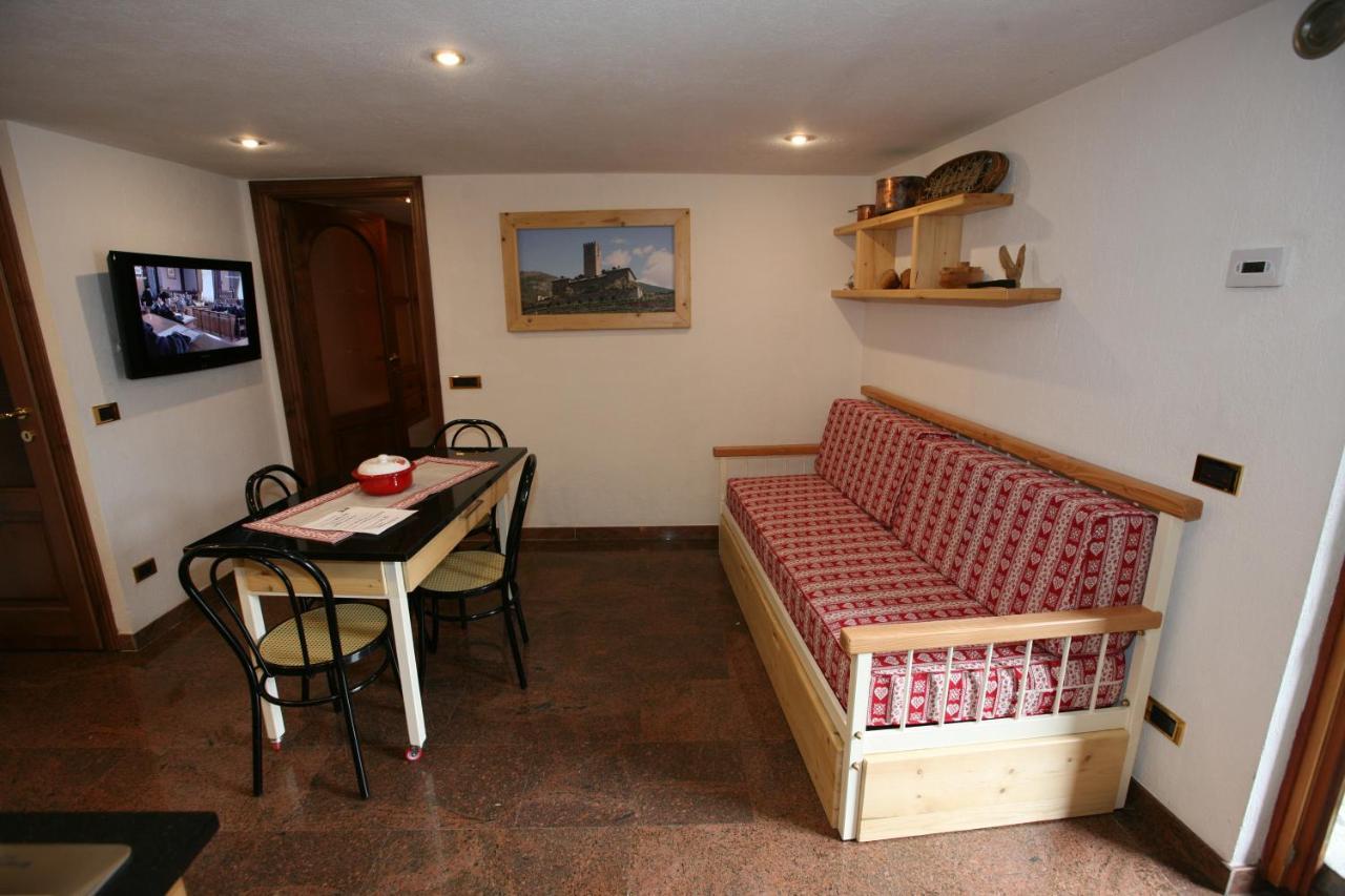Suite Del Villaggio Sarre ภายนอก รูปภาพ
