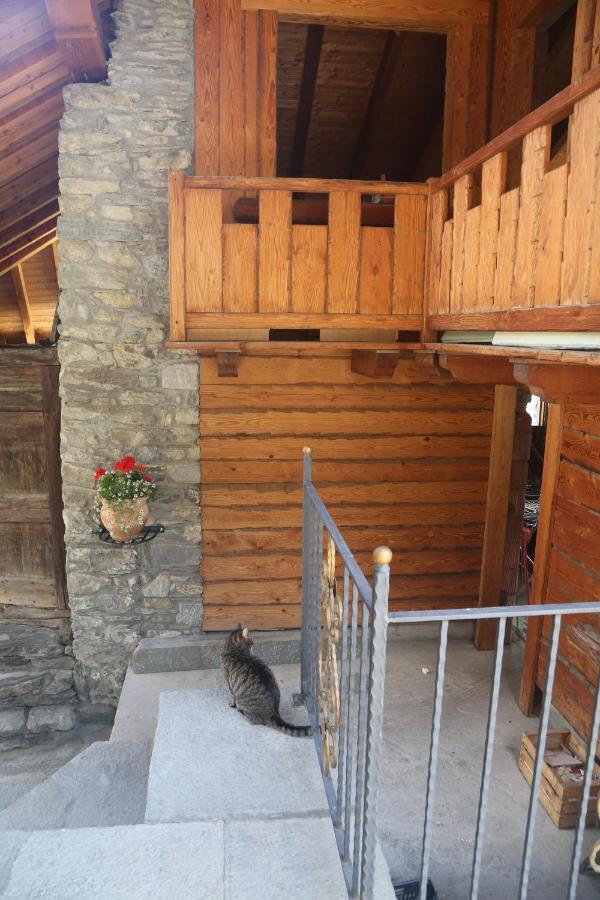 Suite Del Villaggio Sarre ภายนอก รูปภาพ
