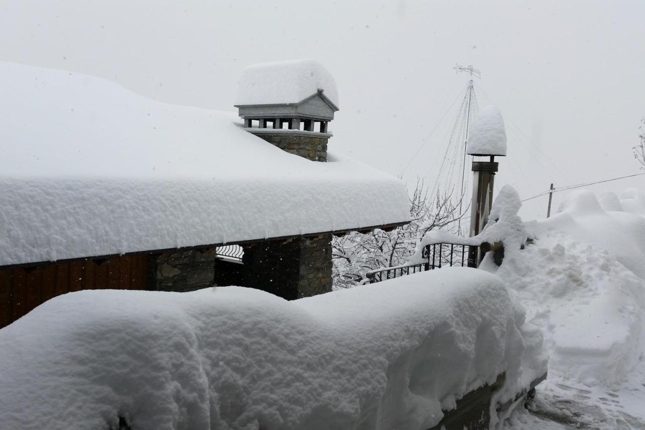 Suite Del Villaggio Sarre ภายนอก รูปภาพ